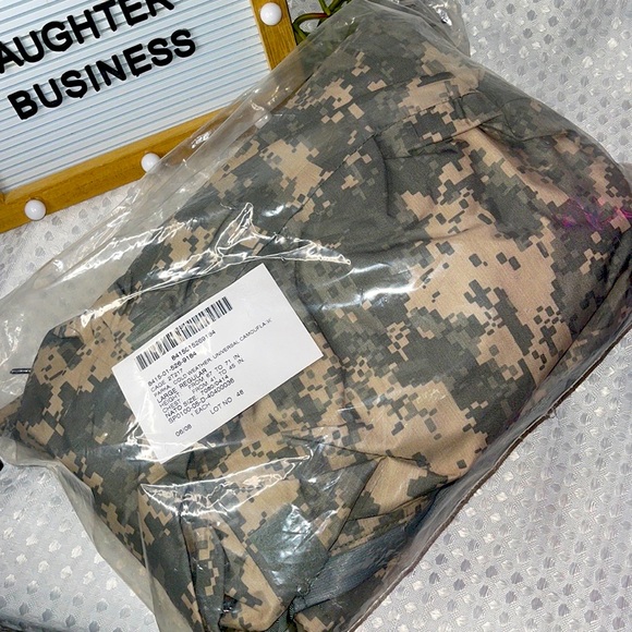 Parka Other - PARKA , COLD WEATHER , UNIVERSAL CAMOUFLAGE   SIZE: LARGE-LONG.